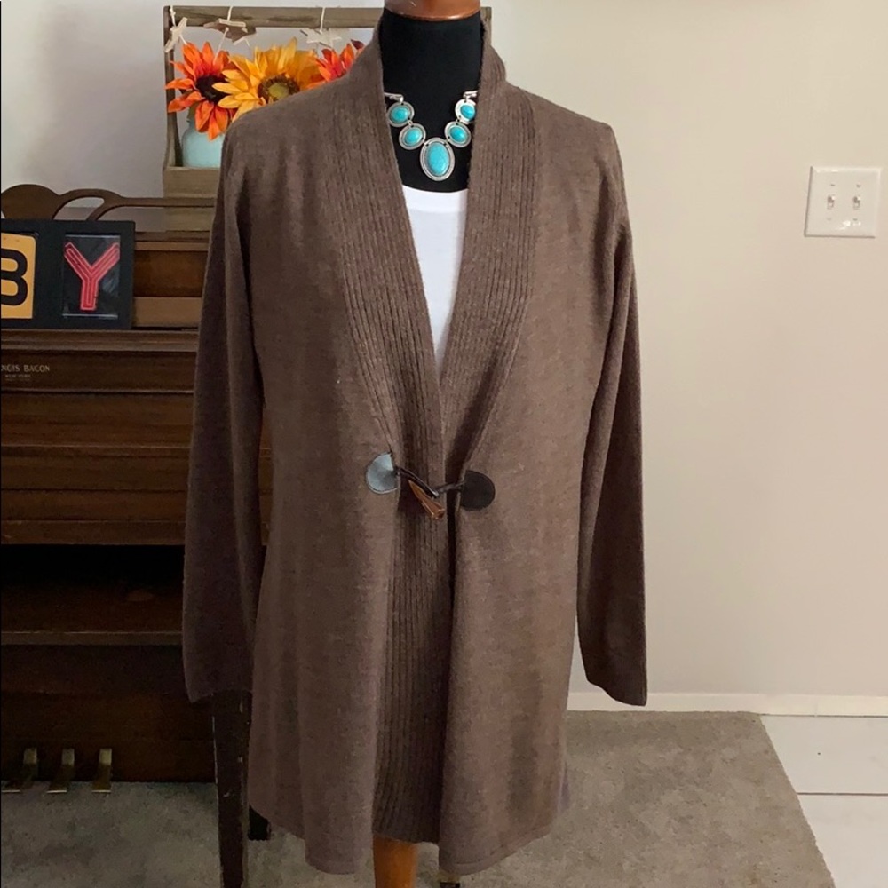 NWT Beautiful soft brown cardigan.